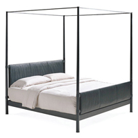 Caged Bed<br>附有4條支柱的金屬床架，由縫合的皮革包裹着，為臥室帶來無限魅力。