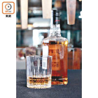 美國波本威士忌是不少經典雞尾酒的基酒，可以帶出順滑甘醇的口感。