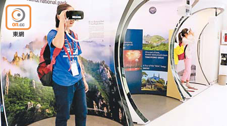 潮流興玩VR技術，而K-Style Hub則用此裝置讓大家恍如置身景福宮等大熱景點。