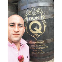 Max曾專程造訪位於波多黎各的Don’Q冧酒廠，體驗及深入了解釀製冧酒的過程。