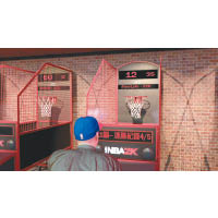 2K Zone設有小遊戲如迷你投籃機，高分嘅話可贏得虛擬貨幣。