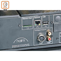 可透過LAN上網串流聽歌，亦備有USB及SD記憶卡槽。