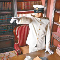 男性提督服，上身軍服，售價¥34,000，而褲子¥14,000，目前在官網接受預約訂購，預計12月尾出貨。