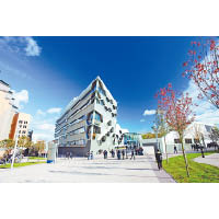 Coventry University於今年新推密集式大學基礎課程，只需修讀半年。