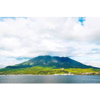 郵輪停泊鹿兒島之際，可以欣賞到櫻島活火山的風采。