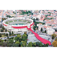 早於2003年，克羅地亞第8大城市Pula，便曾在市內鬥獸場古蹟，慶祝領呔日。