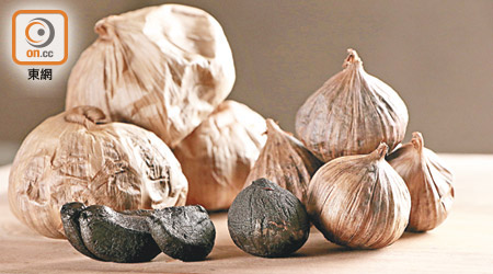 黑蒜主要有兩類，分別是獨子蒜及多瓣蒜，兩者味道及烹調方法也稍有不同。