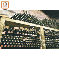 地下酒窖收藏了1930年代開始釀製，如今有80多歲的老酒。
