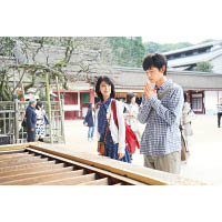 濱邊美波演活女主角櫻良（左）的樂天性格，使北村匠海飾演的志賀（右）漸漸打開心扉。