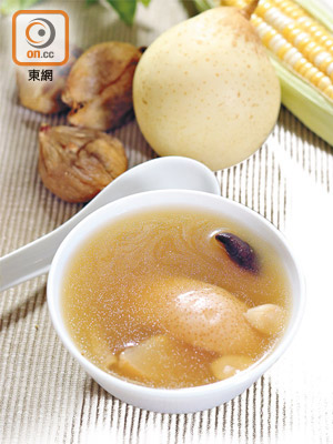 無肉素湯不油不膩，湯水入口充滿菇菌香氣及香甜果味，適合一家大小滋潤防燥。