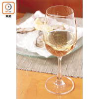 生蠔與白葡萄酒是最佳配搭，而散發着花果香氣的Sauvignon Blanc更是推介之選。