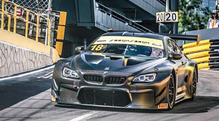 BMW Team Schnitzer的M6 GT3噴上全黑色，非常有煞氣。