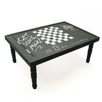 Chalk Board Coffee Table<br>桌面是一塊黑板，用家可隨時留個訊息或塗鴉，只要抹拭一下就可以無限重用。
