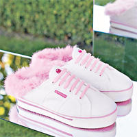 白×粉紅色人造皮草Mules版帆布鞋 80英鎊（HK$820）