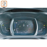7吋TFT LED儀錶板，行車資訊清晰易讀。