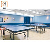 地庫是Tactive乒乓球學校，提供300種針對不同技巧及目標的課程。
