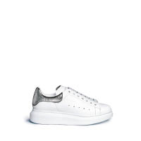 Alexander McQueen白×銀色波鞋 $3,900（a）