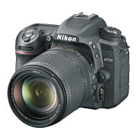 Nikon D7500  $9,880（淨機身）、$12,280（連18~140mm鏡頭）（j）