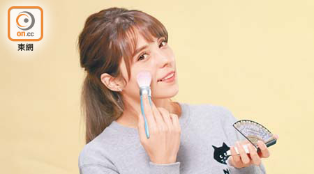 化妝掃日用夜用，好容易孳生細菌，一於學吓香格拉點洗化妝掃啦！