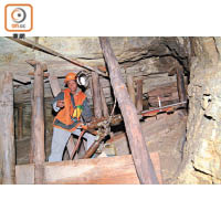 於19世紀末開採的黃金礦場，遊客可看到昔日與現今開礦方式的示範。