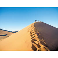 位於諾克盧福國家公園的45號沙丘，登上頂端可讓你一覽鄰近的沙丘群，景色壯觀。