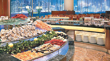 海逸國際酒店集團多間餐廳提供自助餐，客人可於舒適環境下開懷大嚼。