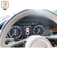 數碼化儀錶板能顯示清晰行車資訊。