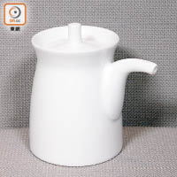 看似平平無奇的醬油壺，其實是名貴的白山瓷器，防漏設計精妙，更奪得日本工業設計界最高榮譽Good Design Award。$149