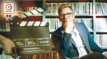 金像導演Michel Hazanavicius在完成《星光夢裏人》後，希望挑戰另類題材的創作，最終拍攝了《高達：革命性改變》。