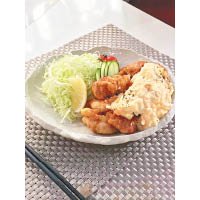 南蠻雞是宮崎縣的名產，把雞胸肉炸至外脆內嫩，再蘸點他他醬是最正宗的食法。