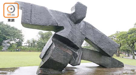 朱銘的大型石雕太極系列，是他最具代表性的作品之一。