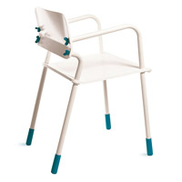 School Joke Chair<br>採用金屬和木材兩種不同材質打造，全椅由人手組裝，毋須使用額外的工具。