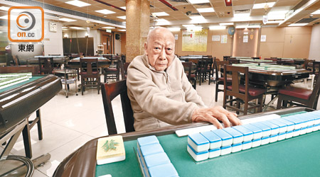 在香港土生土長的鷄叔林國強於1956年成功爭取麻雀館合法化，對行業有着極大貢獻。