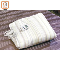 電暖氈的外層物料通常是棉、TC布料（混紡布料）、合成纖維或仿羊毛。圖為TC布料。