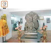 小型博物館內展出了祠堂被發現時的照片及占婆王國相關資料，當中包括了楊婆那加的雕像。