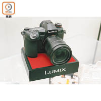 LUMIX G9重量只有586g，可配合M4/3鏡頭使用。