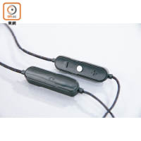 線控設有收音咪及多功能控制鍵，能簡單切換播歌及免提通話。