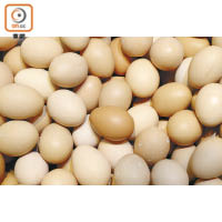初生蛋<br>初生蛋是母雞發育至110至130日時初產的雞蛋，體積細小，蛋味清香、口感滑溜，營養價值比普通雞蛋更高。