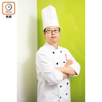 彭志楠師傅表示，角仔及笑口棗均是中國傳統賀年小食，香口鬆化，小朋友最喜歡。