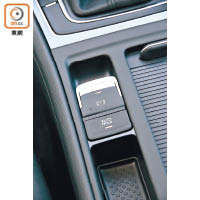 電子泊車手掣及「Auto Hold」屬標準配置，進一步提升駕駛安全及便利性。