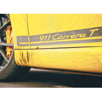 車側也有「911 Carrera T」的拉花，凸顯與別不同的身份。