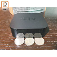 屋企西南方如有TV Box等影音器材，下方可攝入8個銅錢或一元硬幣，能催旺偏財運。