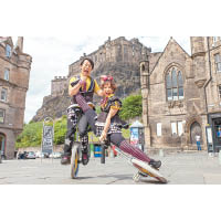 日本組合Unicycle Circus Theatre Witty Look會以雜耍方式表演單輪車趣劇。