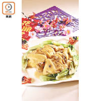 生菜蜆介雞：富貴雞是傳統廣東菜，加上生菜有富貴生財的好意頭；而雞肉吸收蜆介的鹹香鮮味，吃起來更加滋味可口。