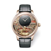 Jaquet Droz Petite Heure Minute Relief Dog腕錶，18K紅金錶殼搭配赤銅礦，並配以縞瑪腦中央錶盤、24K黃金浮雕鑲飾，限量28枚。 $55.4萬（D）