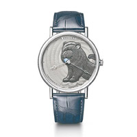 Breguet Classique 7145 Chow Chow 18K白金錶殼腕錶，配以鬆獅犬畫像金質錶盤，搭載品牌502.3超薄自動上鏈機芯，限量8枚。 $34.3萬（B）