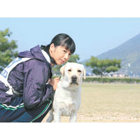 主角：黃豆<br>5.提示：真人真事改編，講述志願是成為警犬訓練員的望月杏子，在訓練場看中了一隻拉布拉多犬，並決定為實現夢想而一起奮鬥。