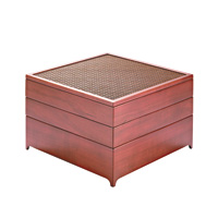 以櫻桃木打造的首飾箱，頂部鑲嵌了竹製裝飾，其懷舊設計可為睡房添上一份復古美。 $10,530（c）
