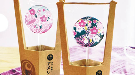 東京晴空鎮於3月1日至4月8日會推出Sakura Gourmet Tour，其中淺草飴細工便有精美的團扇形櫻花飴糖。