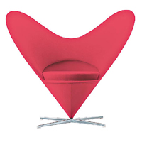 Heart Cone Chair以利落線條勾出心形，上半部恍如一對翅膀，浪漫又夢幻。